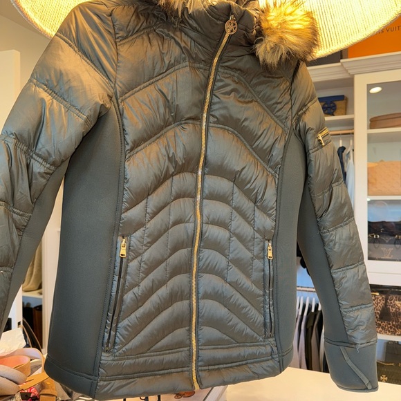 Michael Kors down jacket w/ removable hood - Picture 5 of 11